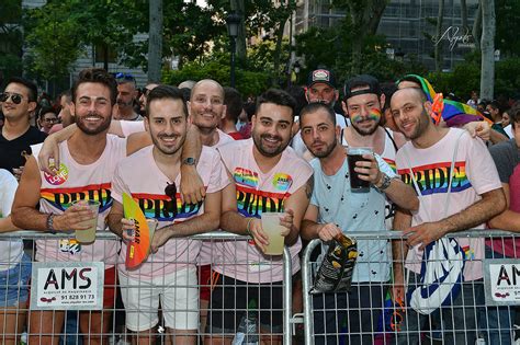 las fotos del colorido desfile del orgullo gay en madrid hechas por un