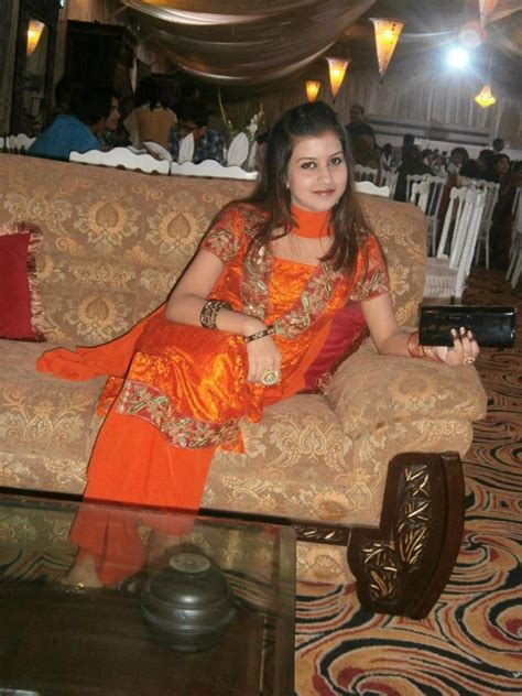 free cute indian college girls and pakistani girls and house wife biography sweet indian desi