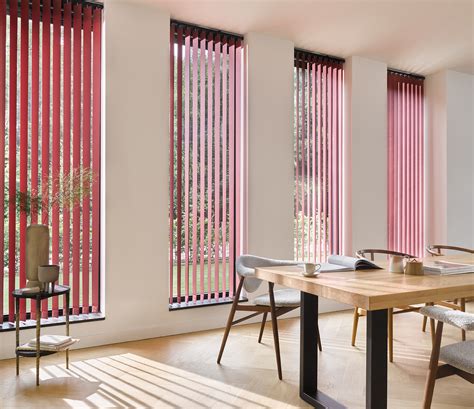 met duurzame verticale lamellen van luxaflex creeer je een luxe uitstraling voor de ramen