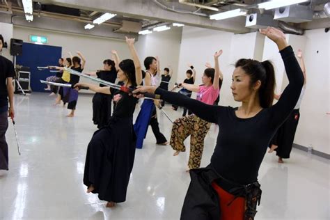 katana swordplay exercise is a hit with tokyo women the japan times