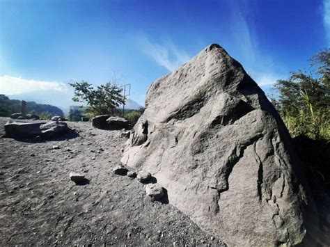 Batu Alien Cangkringan Foto Lokasi Rute Harga Tiket