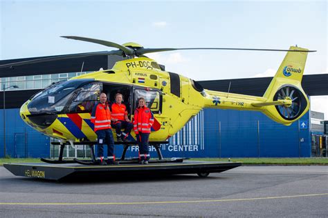 mobiele medische teams voorzien van nieuwe dienstkleding traumacentrum zuidwest nederland