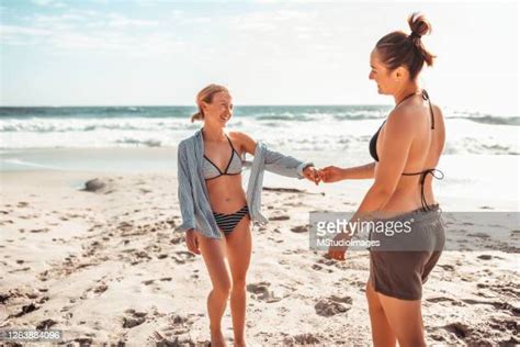 Lesbians Beach Fotografías E Imágenes De Stock Getty Images