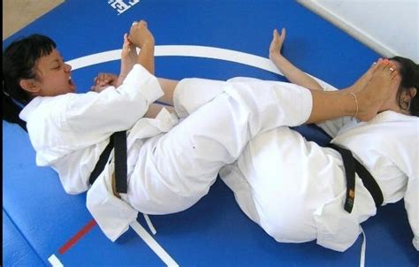 pin by pelikan on training martial arts women jiu jitsu girls