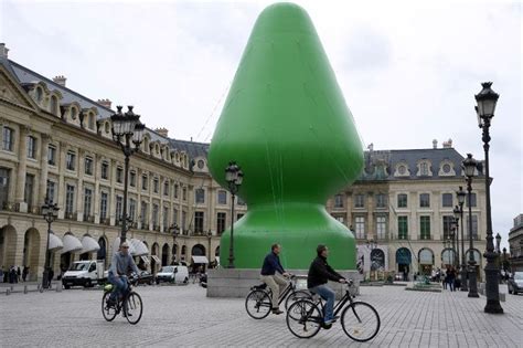 plug anal de la place vendôme l artiste renonce à regonfler libération