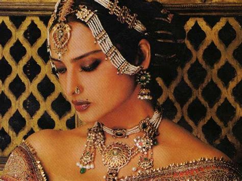 happy birthday rekha rare and unseen pictures filmibeat