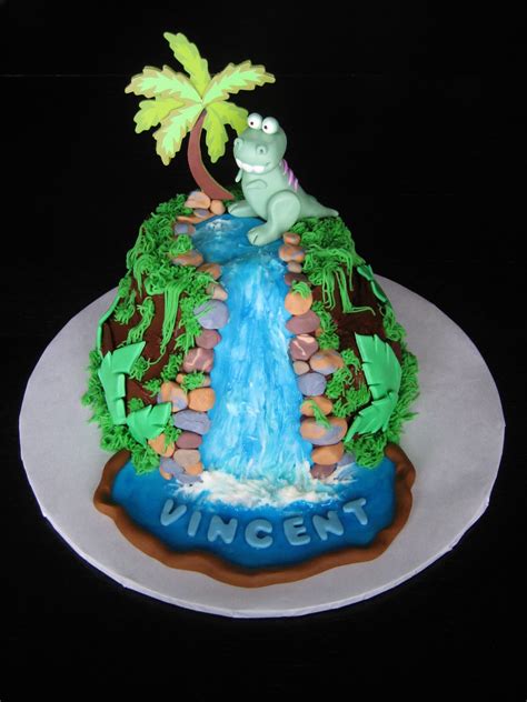 custom cakes  julie dinosaur cake iv