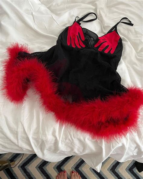 kourtney kardashian shows off lingerie for trip with travis barker