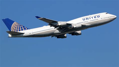 united airlines flight  emergency landing  left engine blows