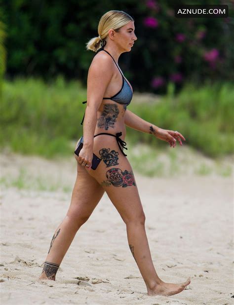 olivia buckland shows off her bikini body during her