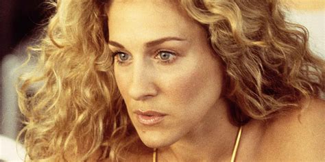 How To Achieve Carrie Bradshaw’s Perfectly Undone Curls At Home — Every