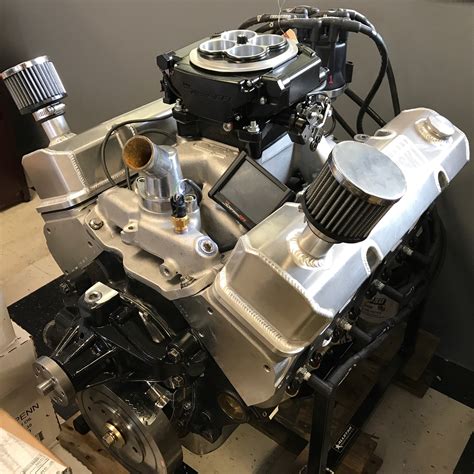 hp  ci small block chevy engine  holley sniper efi  carb borowski race engines