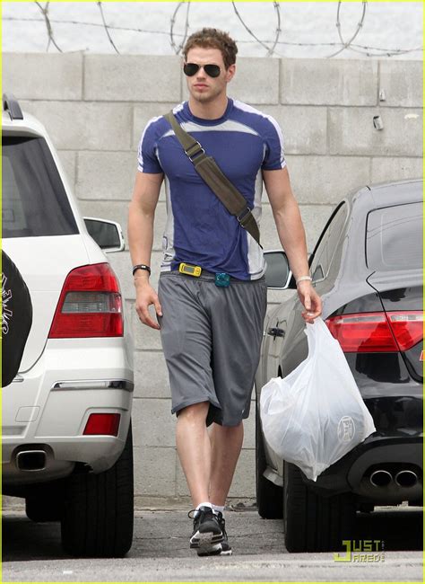 kellan lutz     summer body photo