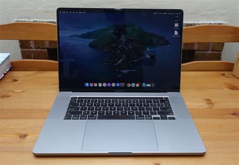 review apple macbook pro   late  pickr