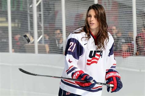 Hilary Knight Says She’s Leaving Cwhl Will Sign In Nwhl The Hockey