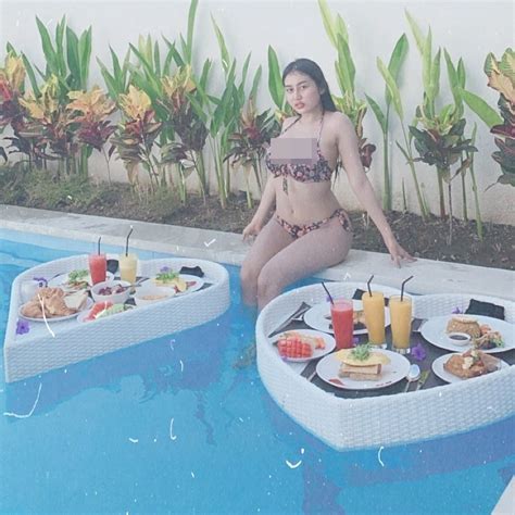 Pamela Safitri Tampil Pakai Bikini Saat Liburan Bikin Netizen Salah