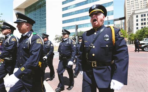 dallas police department   latest   officers  grow