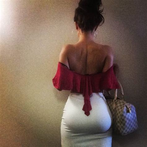 check out the buns on these ladies 26 pics
