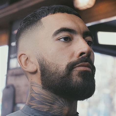 Anche in questo caso le scalature sono . Capelli uomo: le tendenze per l'autunno/inverno 2020-2021 - CapelliStyle