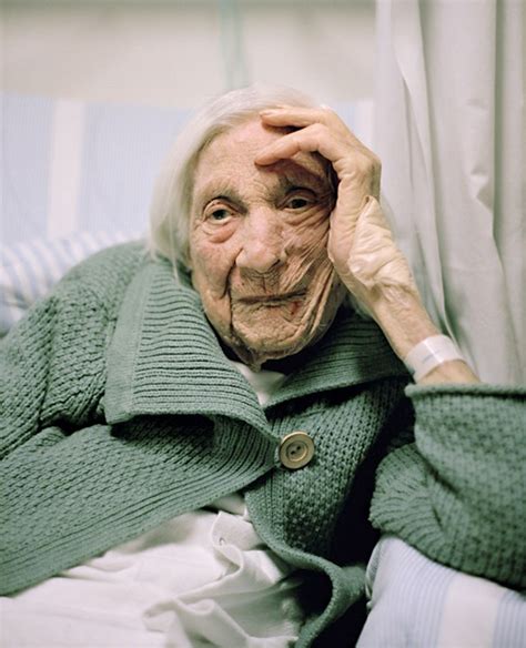 Серия фотографий Фото пожилой женщины