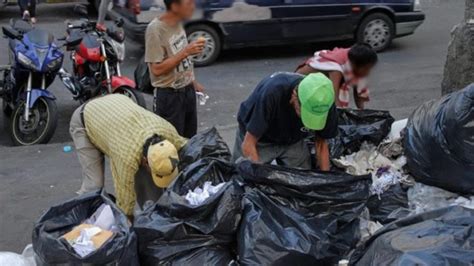 fotos de venezolanos comiendo en la basura de lo que no se habla en el