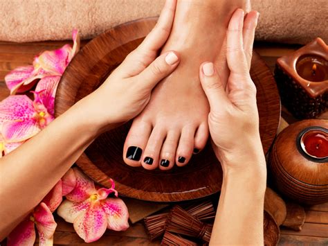 how to give a foot massage the ultimate guide heidi salon