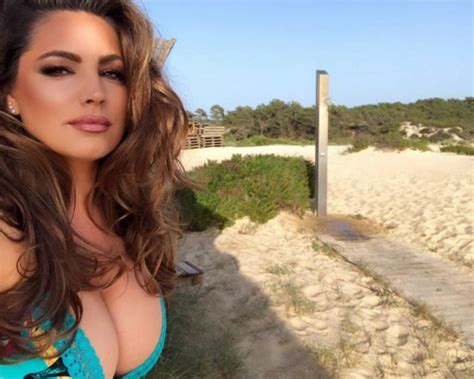 Kelly Brook 2 Sexy Photos Thefappening