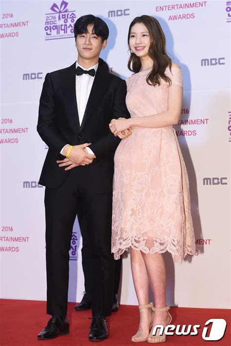 Thảm đỏ Mbc Entertainment Awards Lee Sung Kyung Xinh Như