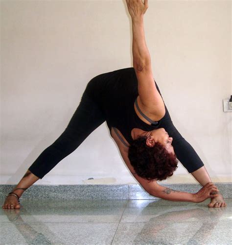 side bending yoga poses benefits yoga growth blackhairinformation hair
