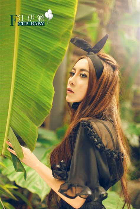 Jiang Yihan Cute Hong Kong Super Model Lady Sexy With