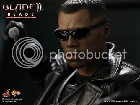 hot toys mms blade ii  scale blade  ed spec pics