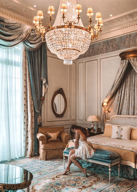 top   insane luxury hotels   world  lands