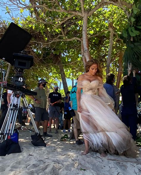 jennifer lopez sexy on the set of shotgun wedding in the dominican