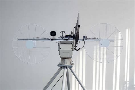 uav tracking antenna system tracking antenna  maximize radio communication range