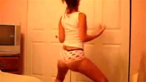 amateur latina teen twerking in booty shorts porn videos