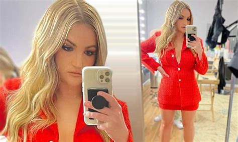 Jamie Lynn Spears Bares Her Cleavage In A Red Suit After Britney Spears