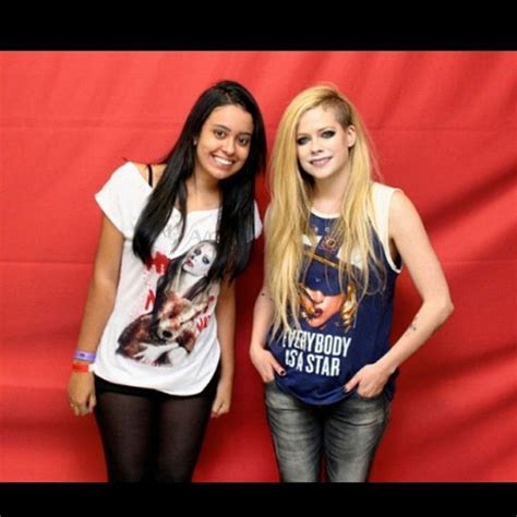 Avril Lavigne S Meet And Greet Is The Most Awkward Thing Ever