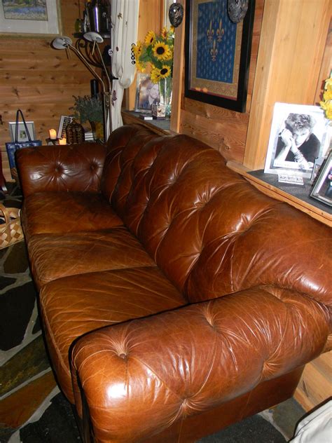 My Extremely Comfy Old Leather Couch Love The Tufting It S