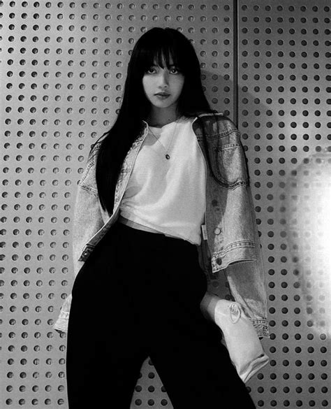 Lisa Blackpink Black And White Wallpaper Koplo Png