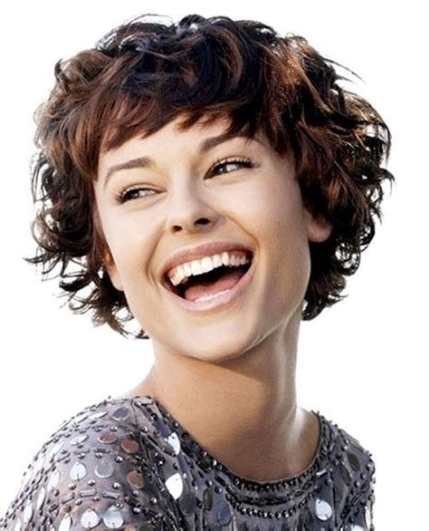 let us take a peek into the short thick curly hairstyles best curly
