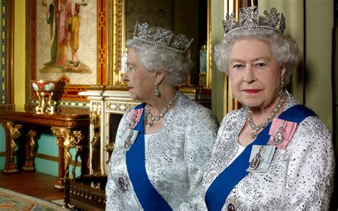 official diamond jubilee portrait  queen elizabeth ii photographed   centre room