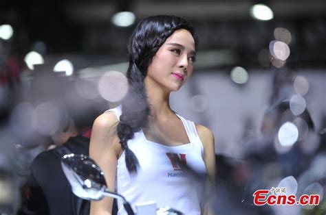 hot girls draw crowds at motor show in sw china[3] cn