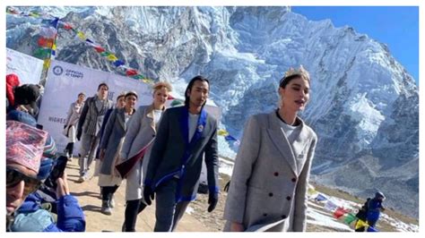 nepal s mount everest fashion runway sets world record