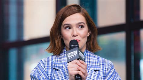 how zoey deutch s buffaloed character compares to her set it up