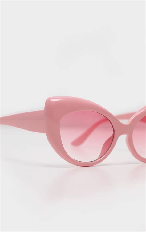 pink retro chunky cat eye frame sunglasses prettylittlething