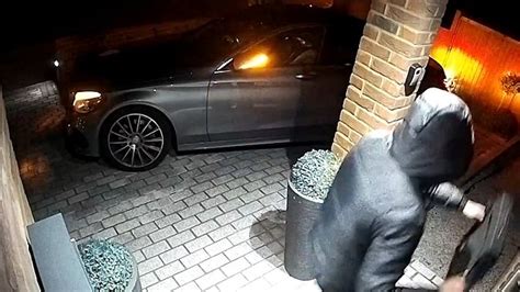 Watch Thieves Steal Car In Less Than 30 Seconds With Keyless Entry