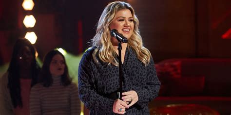 kelly clarkson posted an “i dare you” duet with a fan on
