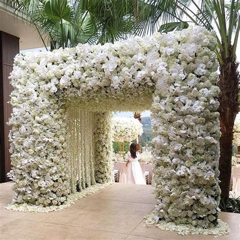 beautiful floral entrance pic  atpeppersuite sugarweddings