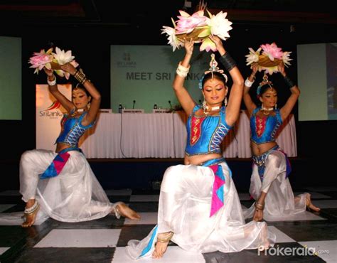 Dance Performance By Srilanka S “budawatta Dance Troupe