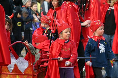 carnaval dans le jura bassecourt delemont le noirmont jura tourisme ch fete festival